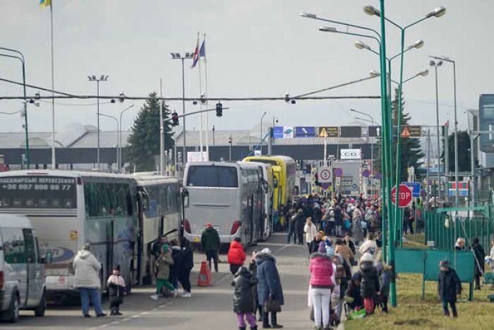 Negros africanos são discriminados na Ucrânia e impedidos de entrar na Polônia