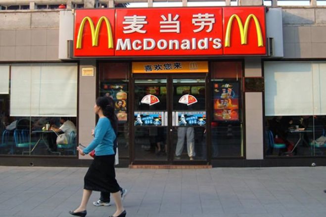 "Os negros não podem entrar". McDonald's pede desculpa por episódio racista na China