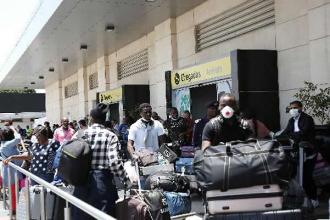 Covid-19: Angola fecha fronteiras com sete países africanos a partir de 01 de dezembro