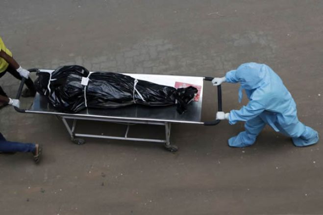 Familiares de morto por Covid-19 agridem médico no Hospital de Campanha de Viana