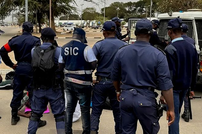 Angola entre o "medo" e a "caça ao homem" depois dos tumultos que dividem o MPLA