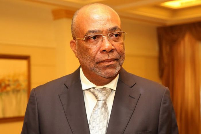 Exoneração de governador de província do Cuanza Sul festejada com passeata automóvel