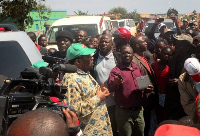 Isaias Samakuva foi mantido refém na Namíbia