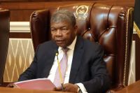 Governo pede ao parlamento que autorize PR a alterar tabelas salariais