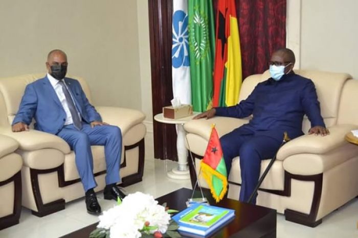 Adalberto Costa Júnior entre a legitimidade interna e externa