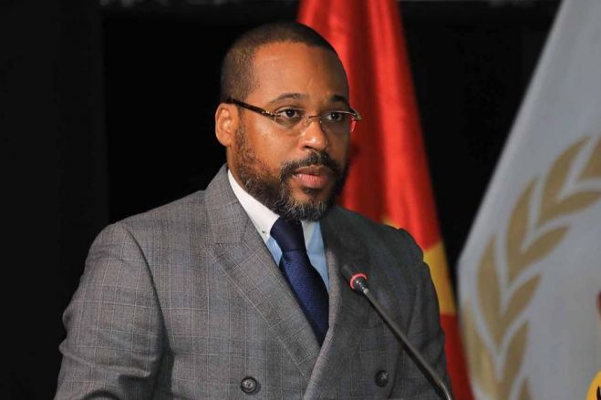 Oficiais de justiça angolanos recolhem assinaturas para exoneração de ministro