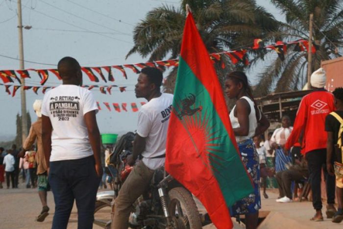 O voo rasante do Galo Negro suplantou o salto da gazela e entornou o tacho da cabidela