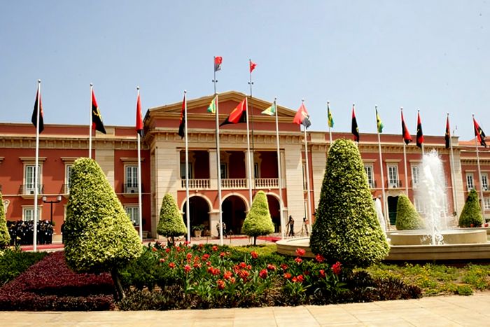 Órgãos de Apoio ao PR desmentem ACJ sobre suposto suborno para revisão da Constituição