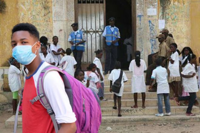 Governo suspende propinas em todas as instituições de ensino