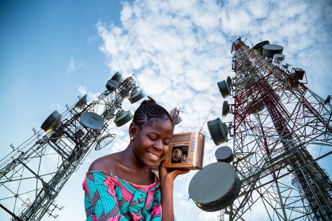EUA garante financiamento para expansão do sinal da Rádio Nacional de Angola