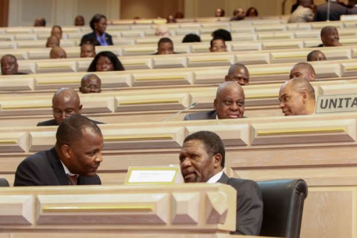 Oposição quer discutir as autarquias antes do fim do ano legislativo