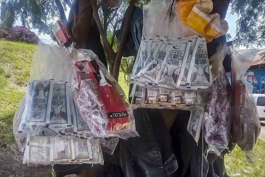 Proibição dos "pacotinhos" origina produção clandestina e suspensão dos trabalhadores