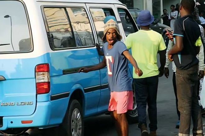 Lotadores conseguem "facturar" 300.000 Kz por mês a organizar o transporte de táxi