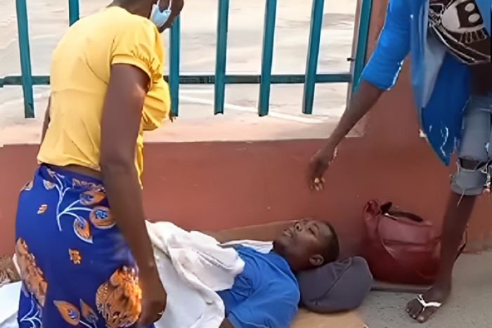 Jovem morre à porta do hospital por falta de assistência médica