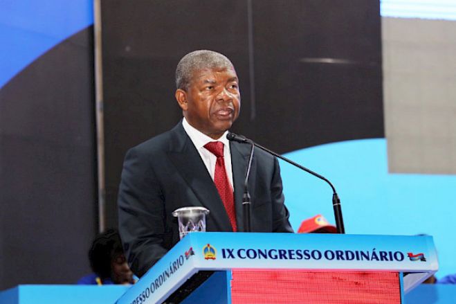 João Lourenço anuncia que seleção de futebol defronta Argentina em 2025