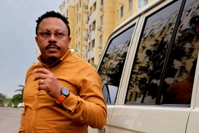 Carlos Alberto " o bófia de meia tigela " que mata a cobra e mostra o carro e não o pau