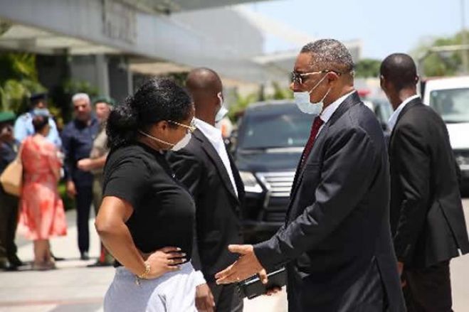 Juiz “incapaz” de embargar obra “ilegal” da filha do ministro do Interior