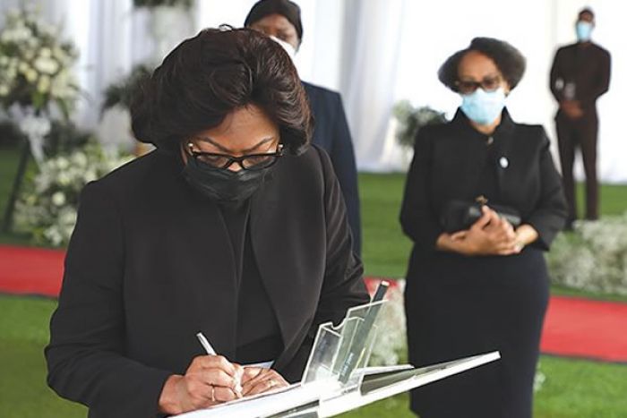 Ana Dias Lourenço homenageia JES no último dia de Luto Nacional