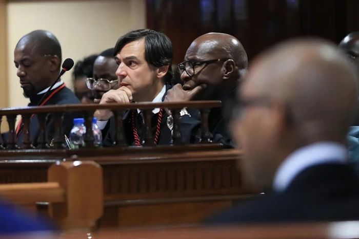 General Kopelipa nega ter emprestado 150 milhões de dólares à China Sonangol Internacional