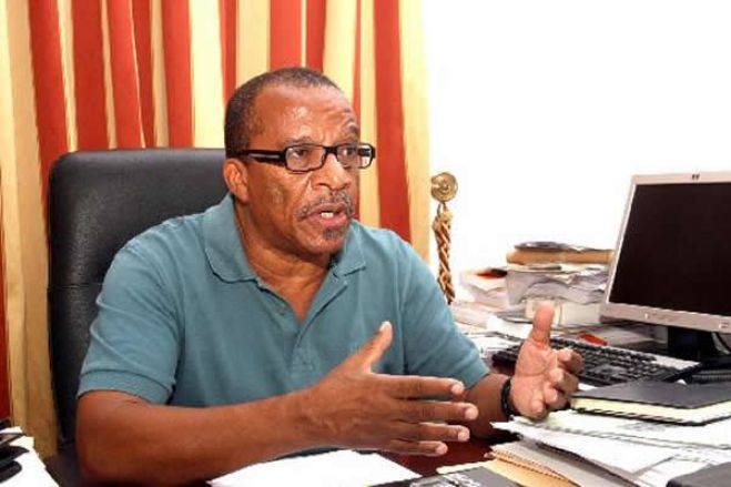 "Regime vive em verdadeiro pânico e procura a todo custo criar fissuras nas oposições", diz Justino Pinto de Andrade