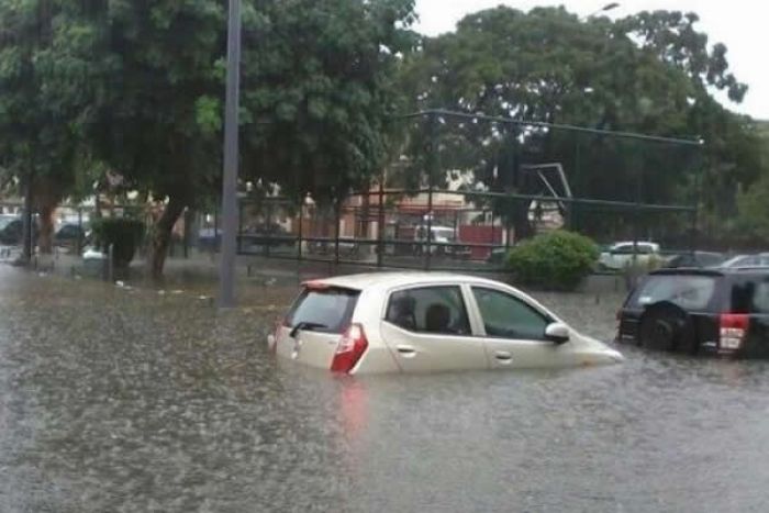 Chuva em Luanda deixa 14 mortos, as ruas intransitáveis e queda de duas pontes