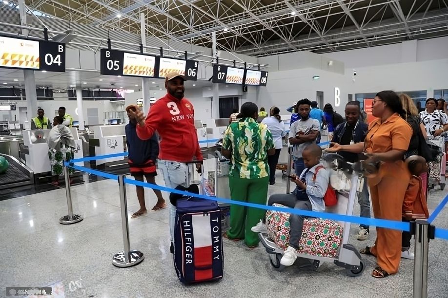 Governo adia para setembro transferência de voos internacionais para novo aeroporto de Luanda