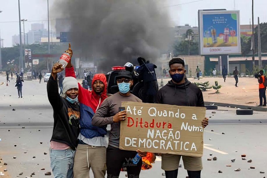 Organizações cívicas pedem a JLo para "travar" intolerância política