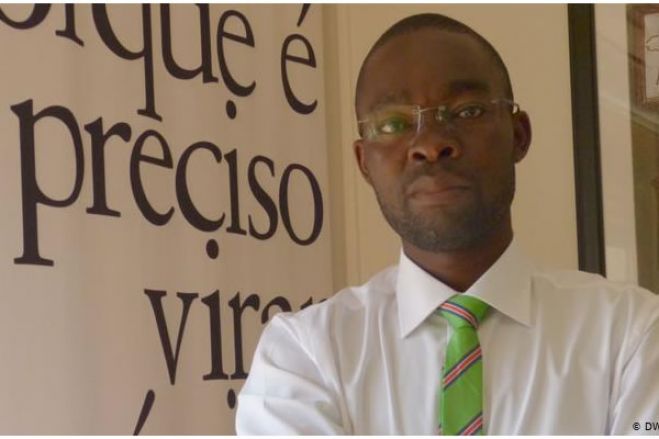 Professor universitário lamenta morte de ativista e 'rapper' Carbono Casimiro
