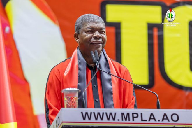 João Lourenço critica "jogos de influência" no MPLA