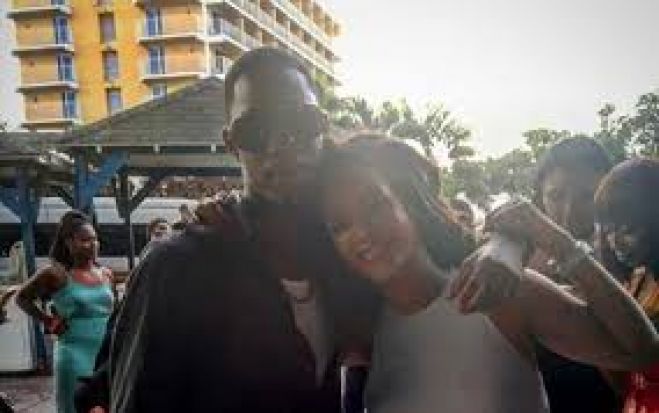 "Vou amar-te para sempre", escreveu Rihanna ao primo abatido a tiro