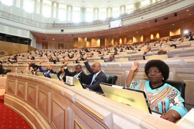 Parlamento aprovou proposta de lei que criminaliza vandalização de bens públicos