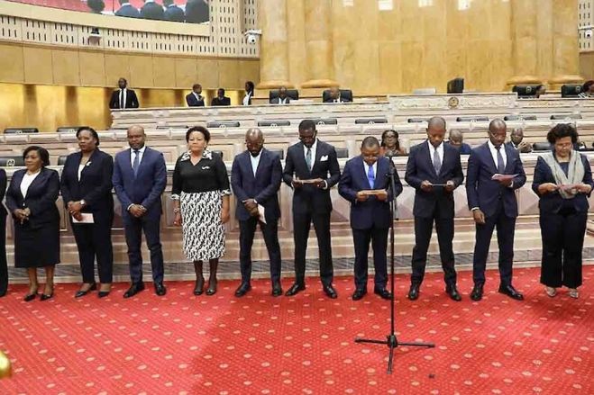 UNITA grita “batota não” e “vergonha” na posse de novos membros da CNE angolana