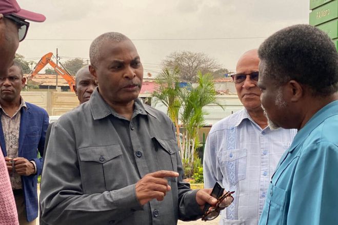 Chivukuvuku impedido de visitar unidades penitenciárias por falta de "orientações superiores".