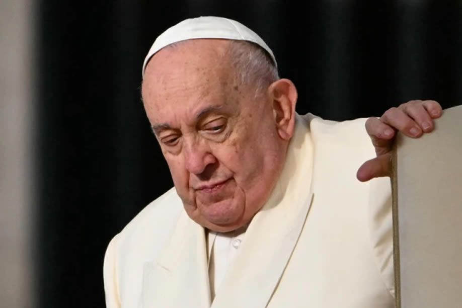 Papa sofreu agravamento repentino dos sintomas respiratórios mas respondeu bem