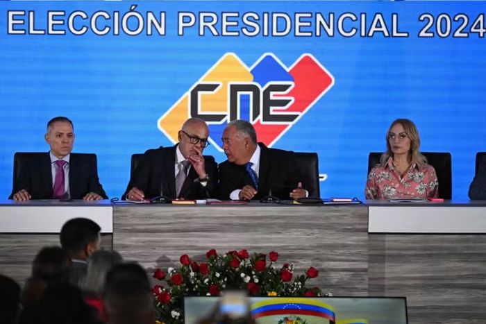 Membro do CNE da Venezuela denuncia 'falta de transparência e de veracidade' em eleições presidenciais