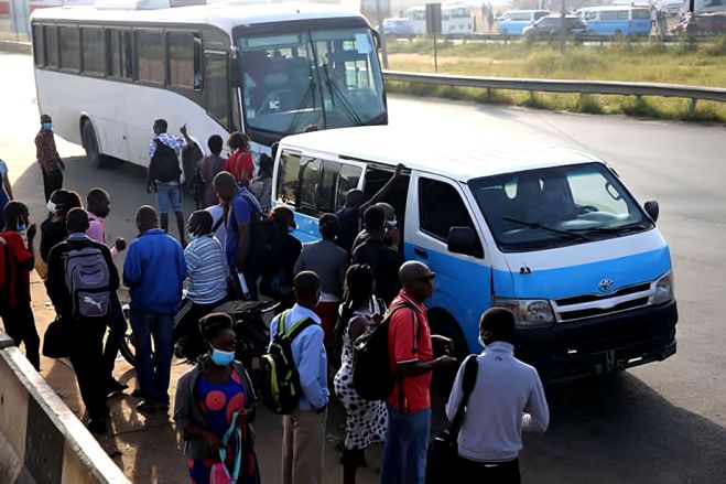 Aumento do preço do táxi em Angola “asfixia famílias” e pode gerar convulsão social - analistas