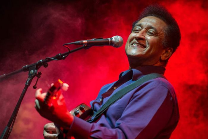 Óbito/Waldemar Bastos: Músicos usam as redes sociais para homenagear "inesquecível voz"