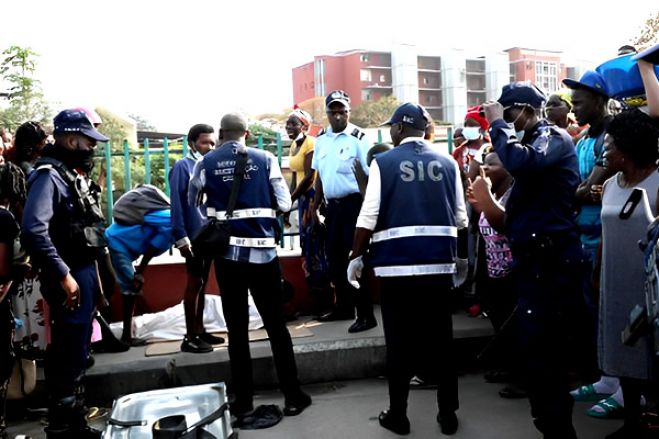Família do jovem que morreu à porta do Américo Boavida acusa agentes do SIC