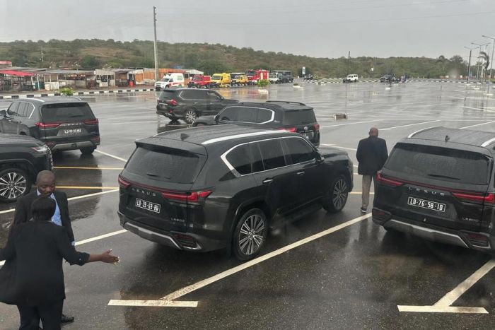 24 deputados investigados em "esquema" de carros protocolares