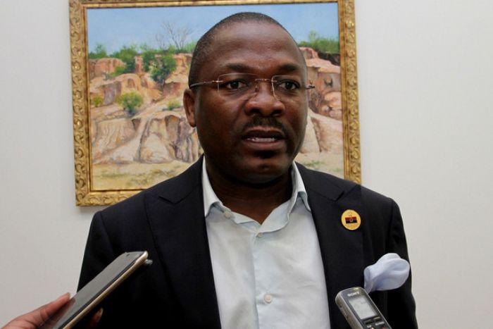 Governador do Cunene culpa má gestão por escassez de medicamentos