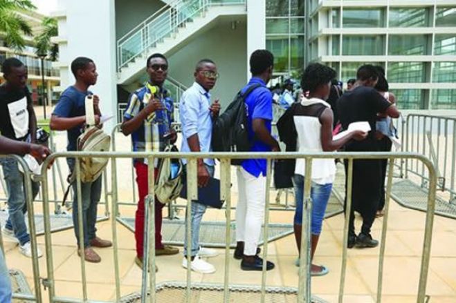 Angola vai enviar anualmente 300 estudantes para "as melhores universidades do mundo"
