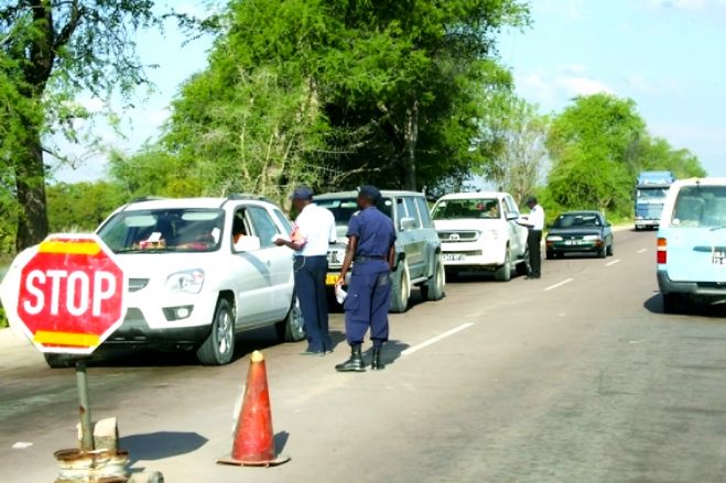 Remoção de postos de controlo nas estradas é faca de dois gumes, avisam analistas