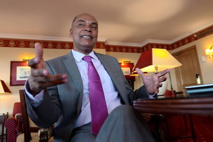 João Lourenço pode tornar-se um “ditador” está a “vestir o fato” de JES