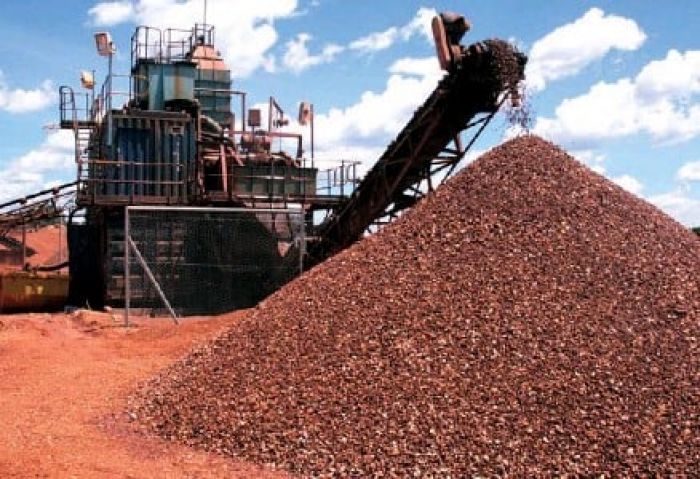 Analista político diz que história da exploração de titânio “por vietnamitas” no Namibe não está bem contada