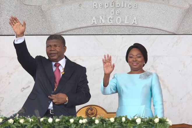 Oposição quer que repatriamento de capitais comece pelo "casal presidencial"