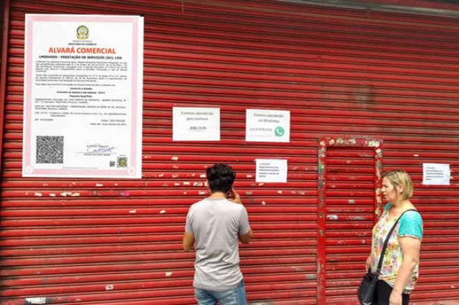 "Aluguer" de alvarás comerciais é esquema ilegal que rende milhões