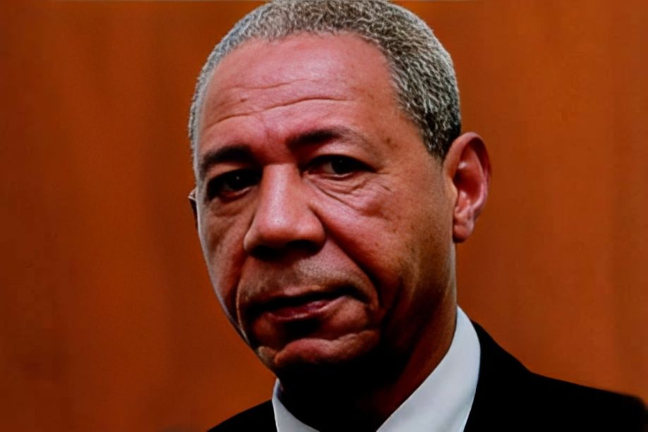 General Kopelipa suspeito de usar filho para lavar fortuna em Portugal