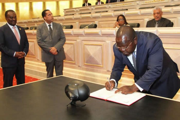 Há interesses financeiros na nomeação do novo presidente da CNE, dizem juristas