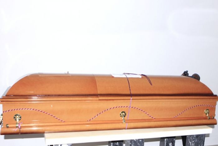 Urna com os restos mortais de Jonas Savimbi