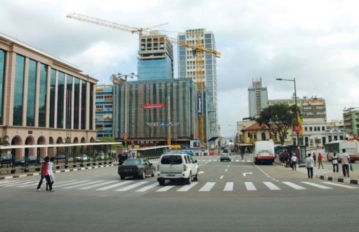 Angola tem de ter cuidado com a dívida para não arriscar um 'default' - Economist